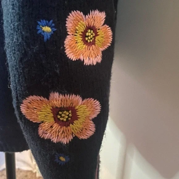 Cliche navy crew neck sweater with bright floral embroidery sz M - Picture 5 of 7